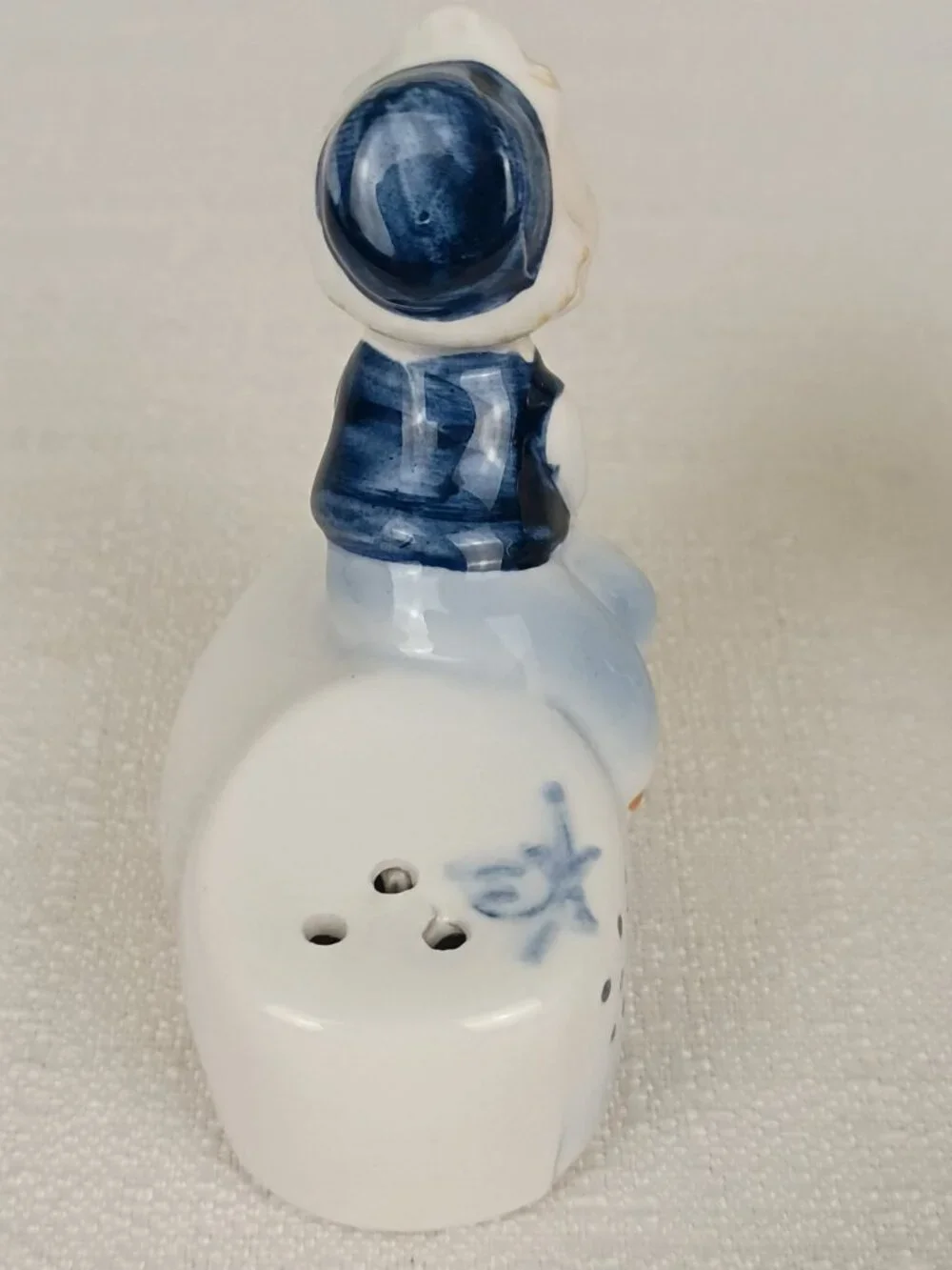 Vintage Blue White Kissing Dutch Boy Girl Salt Pepper Shakers E-5816 Enesco